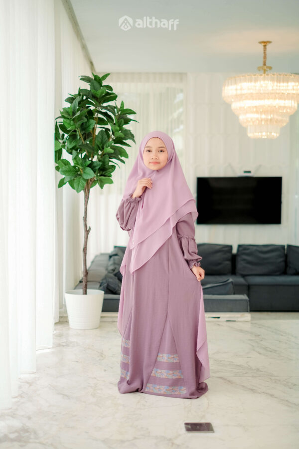 AZMI GAMIS ANAK